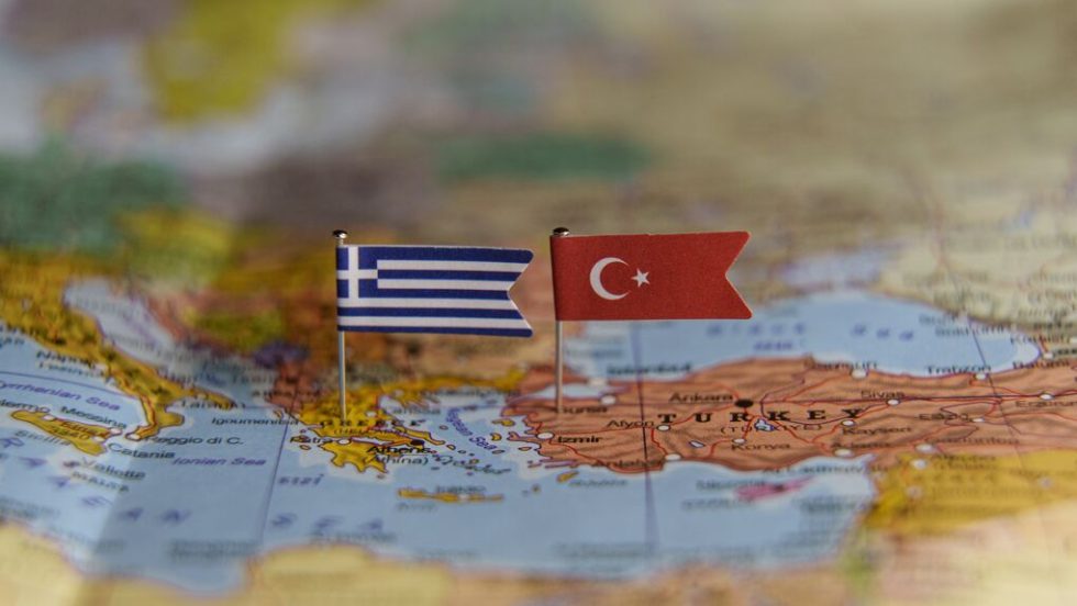 Βγήκαν... μαχαίρια για τον όρο «Τουρκικά Στενά»